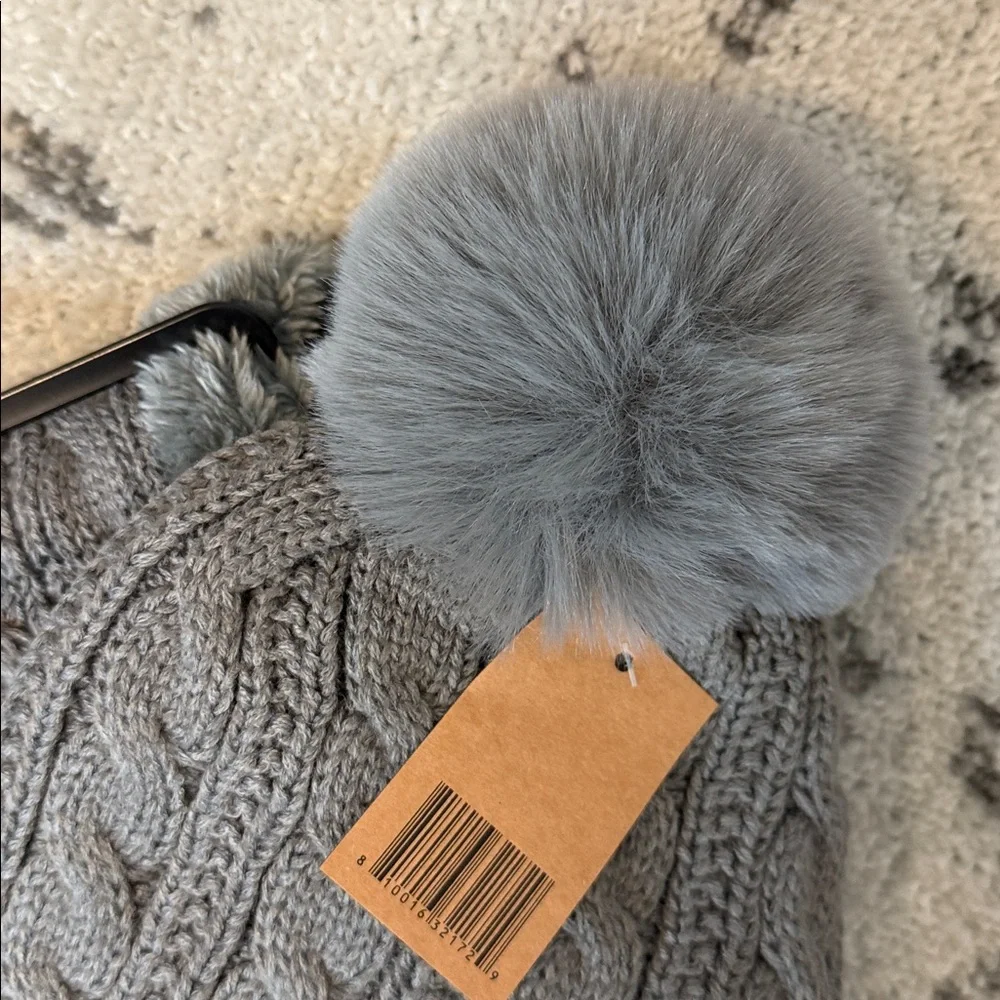 NWT UGG Australia Gray Knit Pom Hat and Infinity Scarf Set - Picture 5 of 5